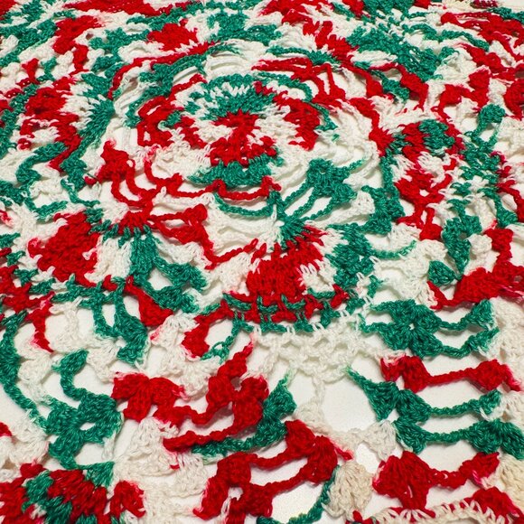 Trio of Christmas Doilies Crochet Red White Green Handmade Various Sizes - Picture 5 of 8